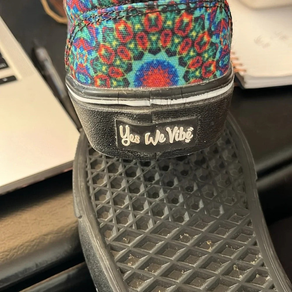 Yes We Vibe Slip on Kaleidoscope Blue Size Women's 9 - Picture 5 of 6